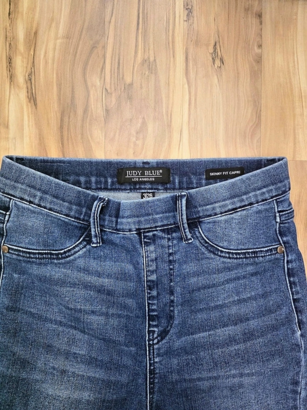 Judy Blue Skinny Fit Capri Jeans Straight Leg Jeans in Blue Waist 3 (26) - Picture 2 of 3